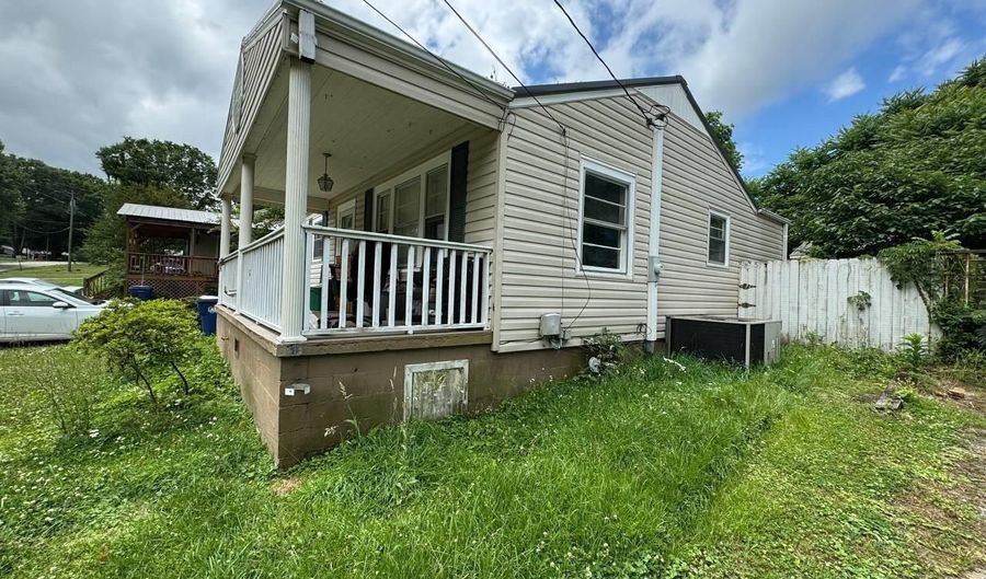 555 5TH St, Arab, AL 35016 - 3 Beds, 1 Bath