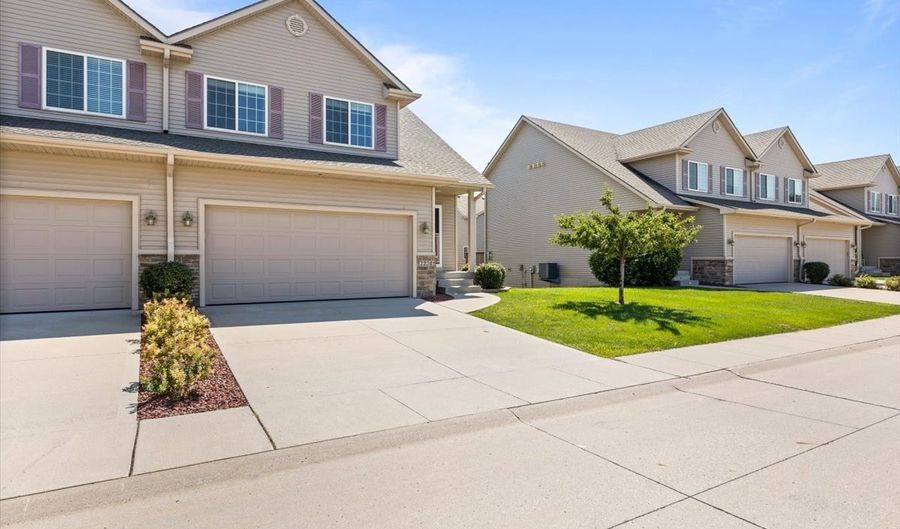 2231 NW Chapel Ln, Ankeny, IA 50023 - 4 Beds, 4 Bath