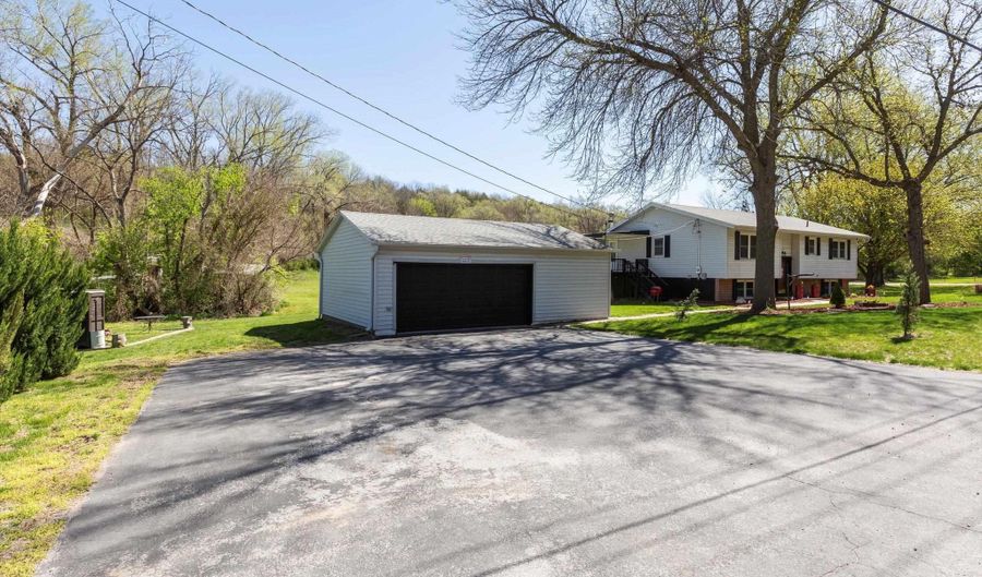 81 Old Lincoln Hwy, Crescent, IA 51526 - 3 Beds, 2 Bath