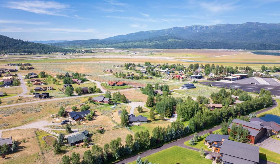 68 KELLY Ln, Alpine, WY 83128 - 3 Beds, 2 Bath
