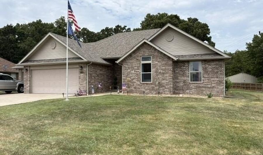 1103 Chicory Ln, Aurora, MO 65605 - 3 Beds, 2 Bath