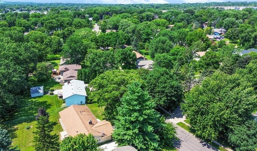 7060 145th St W, Apple Valley, MN 55124 - 5 Beds, 3 Bath