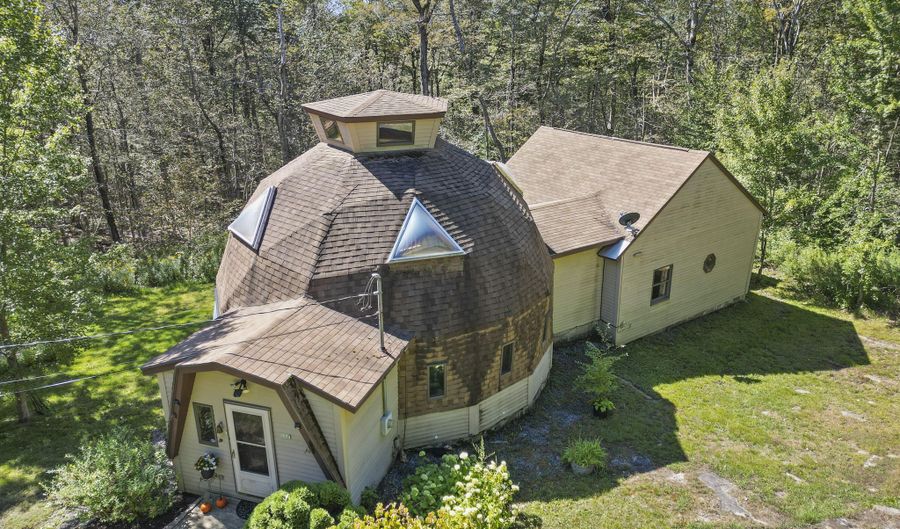 152 Sir Edwards Way, Becket, MA 01223 - 2 Beds, 2 Bath