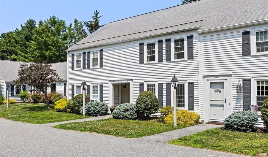 64 Colonial Vlg, Falmouth, ME 04105 - 2 Beds, 2 Bath