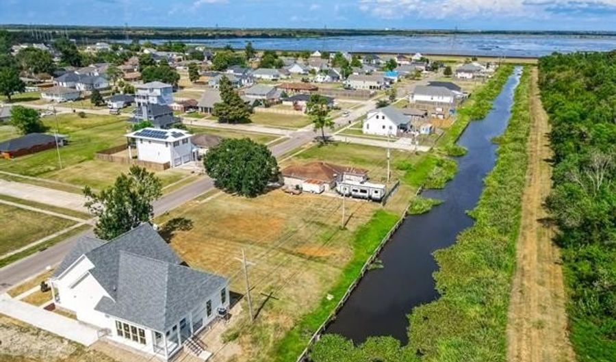 633 COUGAR Dr, Arabi, LA 70032 - 4 Beds, 4 Bath
