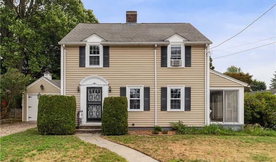 10 Pelham Pkwy, North Providence, RI 02911 - 3 Beds, 2 Bath