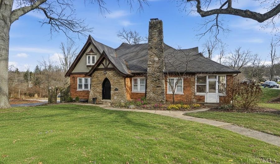 6610 Hudson Pkwy, Amberley, OH 45213 - 4 Beds, 3 Bath