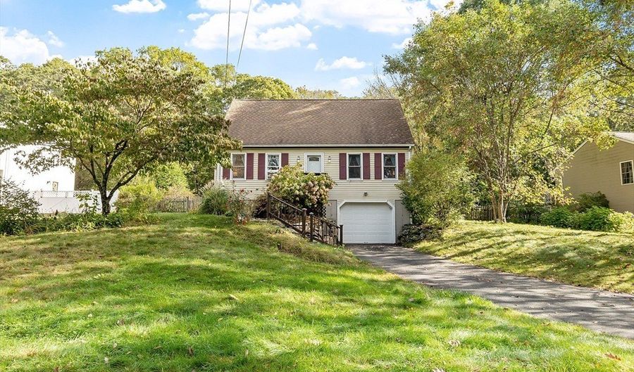 24 Ascension St, Blackstone, MA 01504 - 2 Beds, 2 Bath