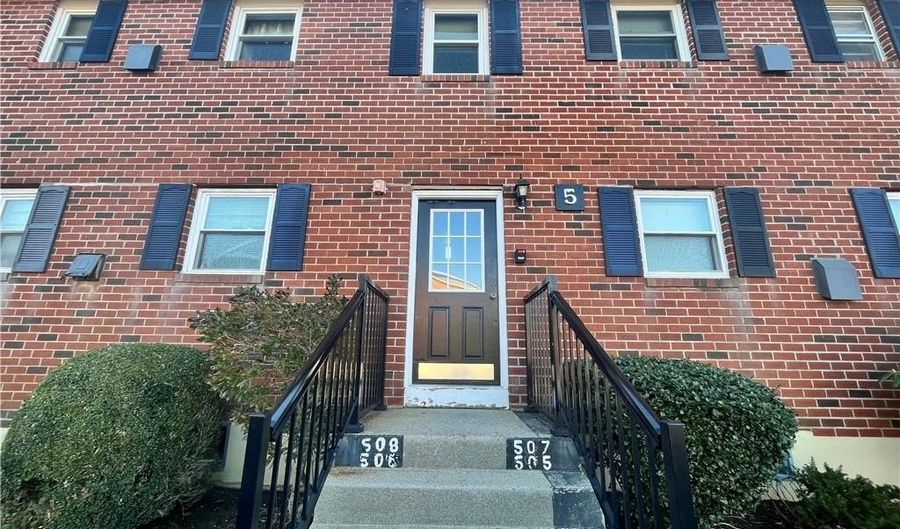 70 Carroll Ave 507, Newport, RI 02840 - 2 Beds, 1 Bath
