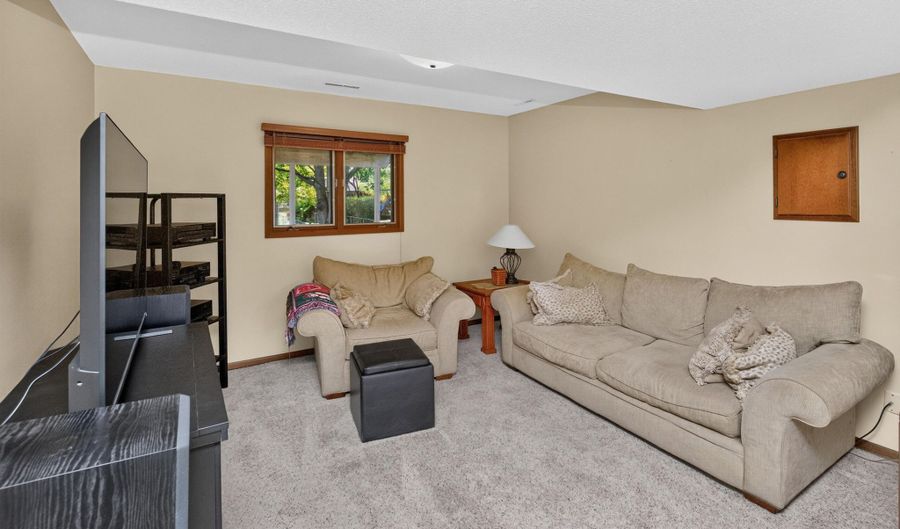 1201 SE Michael Dr, Ankeny, IA 50021 - 3 Beds, 2 Bath