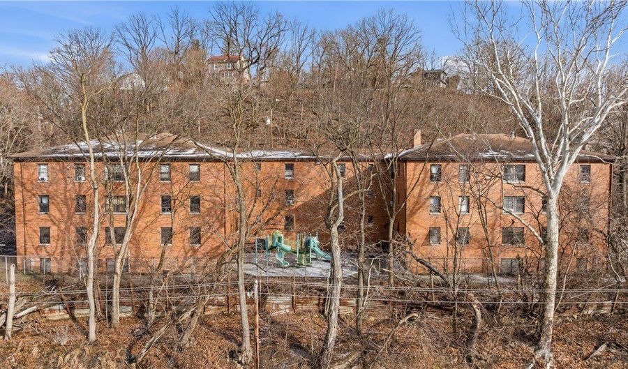 111-121 Locust St, Ambridge, PA 15003 - 0 Beds, 0 Bath