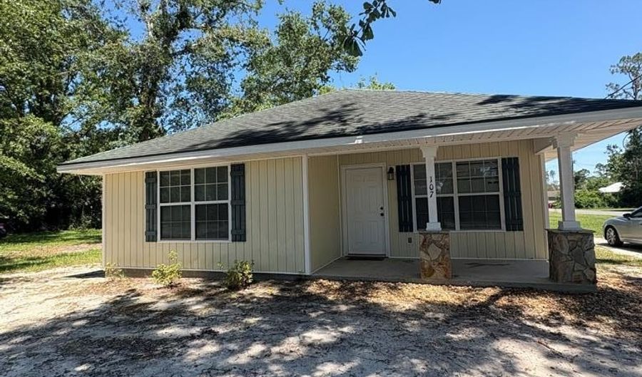 107 107 Peachtree St, Baxley, GA 31513 - 2 Beds, 1 Bath