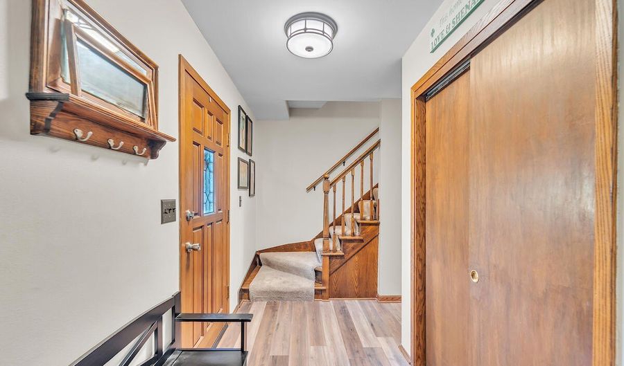 3552 W Southwood Dr, Franklin, WI 53132 - 4 Beds, 2 Bath