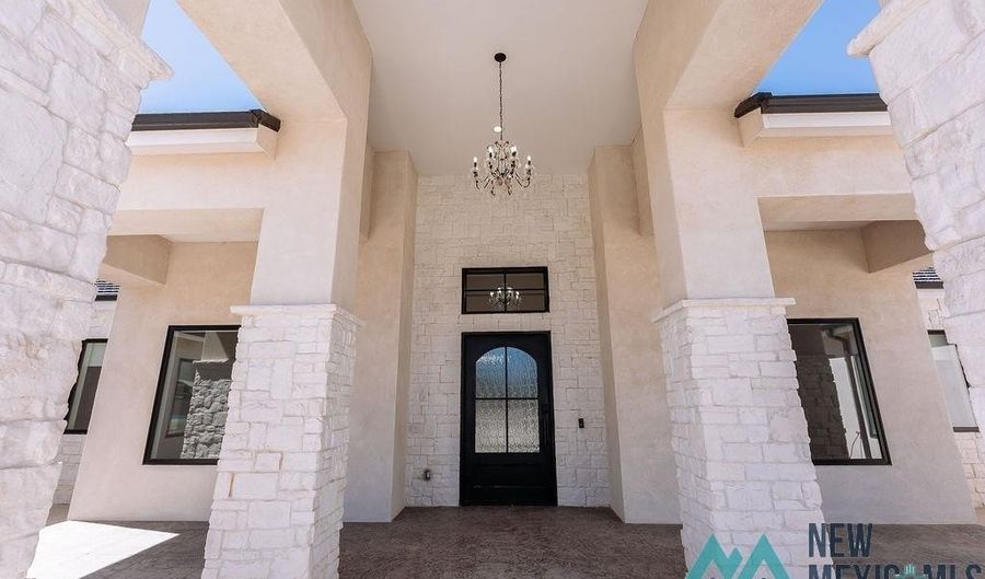 1610 N Mesa St, Carlsbad, NM 88220 - 5 Beds, 4 Bath