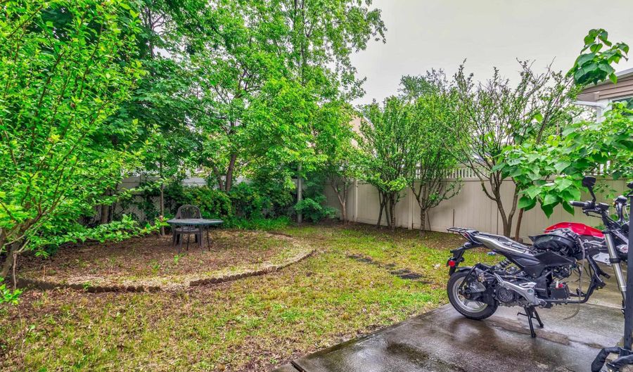 27 W 4TH St, Bayonne, NJ 07002 - 6 Beds, 2 Bath