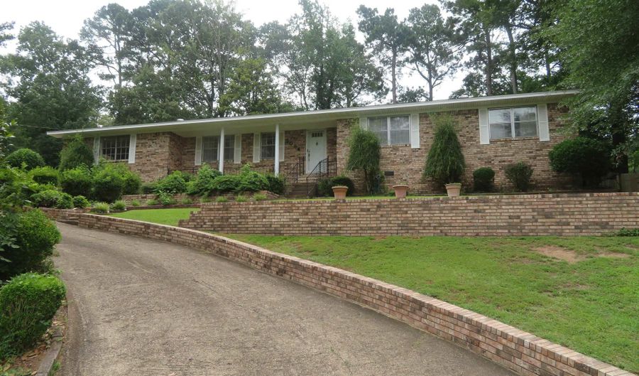 2084 Elaine Cir, Arkadelphia, AR 71923 - 4 Beds, 3 Bath