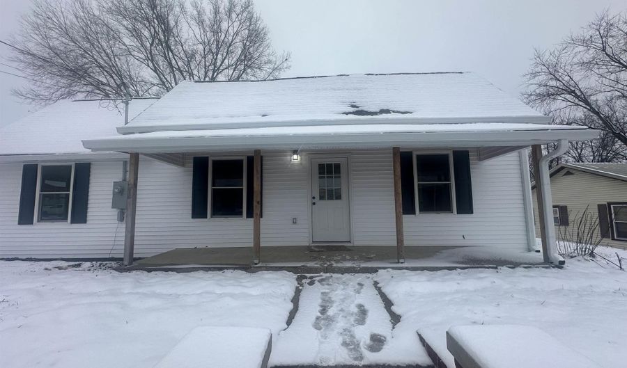 523 W South St, Bloomfield, IN 47424 - 3 Beds, 2 Bath