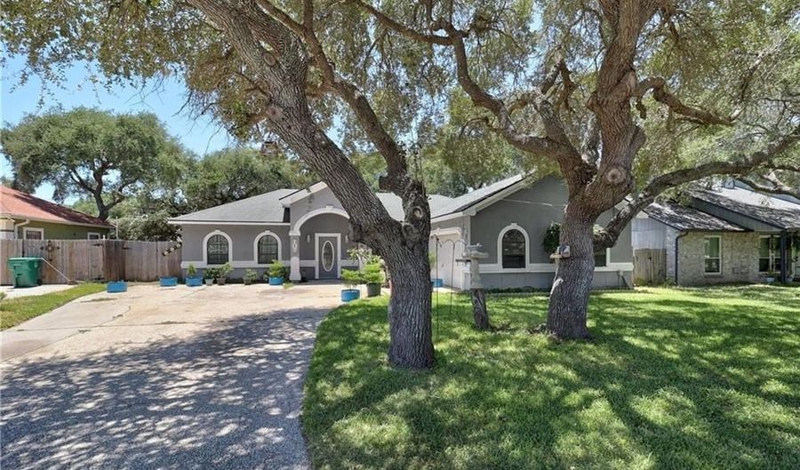 107 Pelican, Aransas Pass, TX 78336 - 3 Beds, 2 Bath
