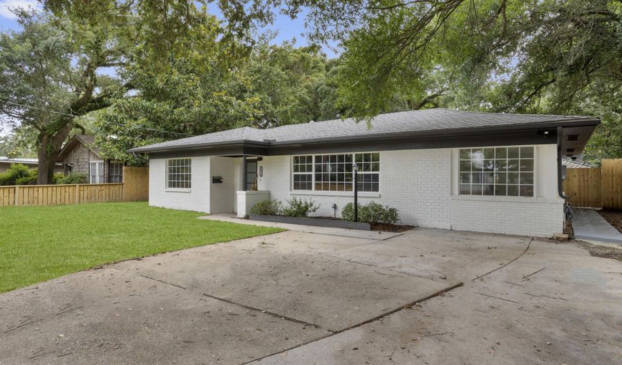 175 Saint Charles Ave, Biloxi, MS 39530 - 3 Beds, 3 Bath