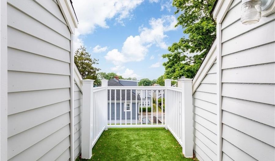 4 Newport Ave B2, Newport, RI 02840 - 3 Beds, 2 Bath