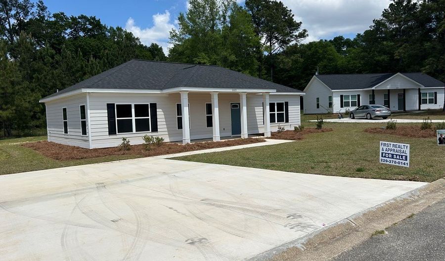 2005 Charleston Pl, Bainbridge, GA 39817 - 3 Beds, 2 Bath