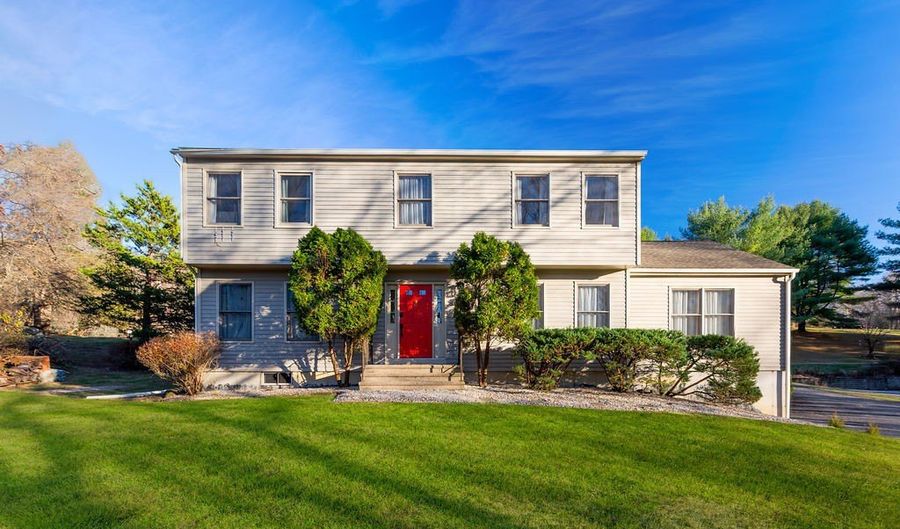 8 Phoebee Ln, Brookfield, CT 06804 - 4 Beds, 3 Bath