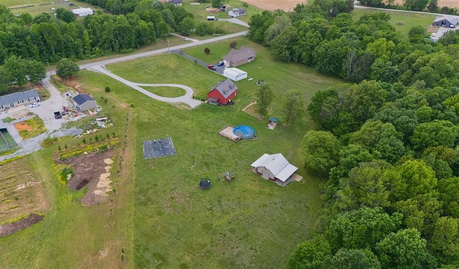 4702 Chandlers Rd, Auburn, KY 42206 - 3 Beds, 2 Bath