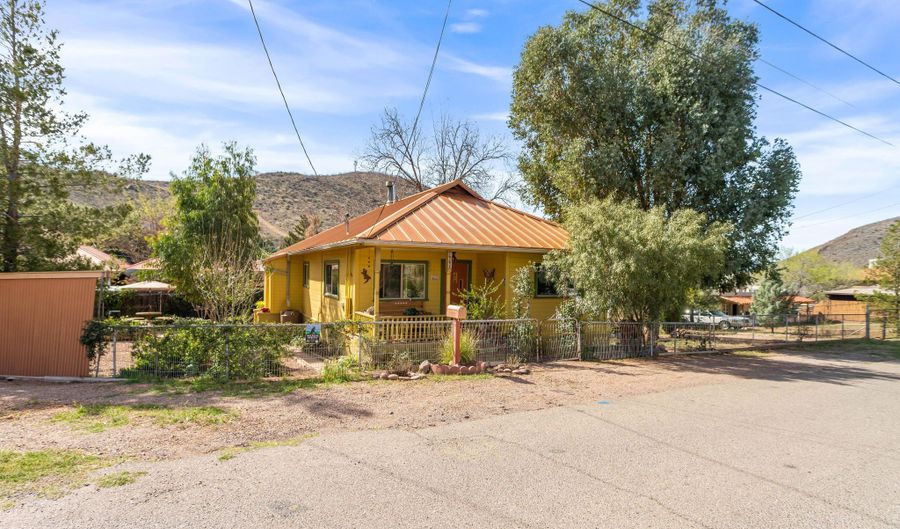 122 VAN DYKE St, Bisbee, AZ 85603 - 3 Beds, 1 Bath