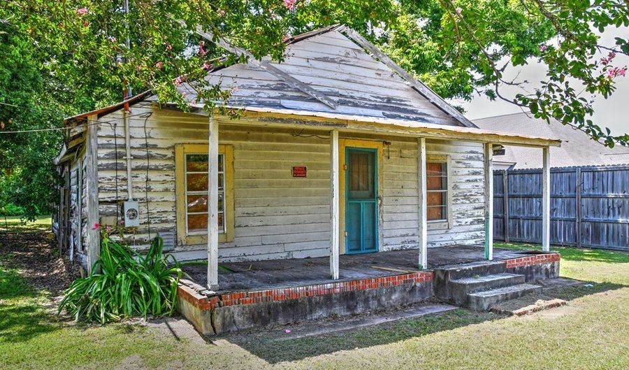 108 S Maple St, Adel, GA 31620 - 3 Beds, 1 Bath