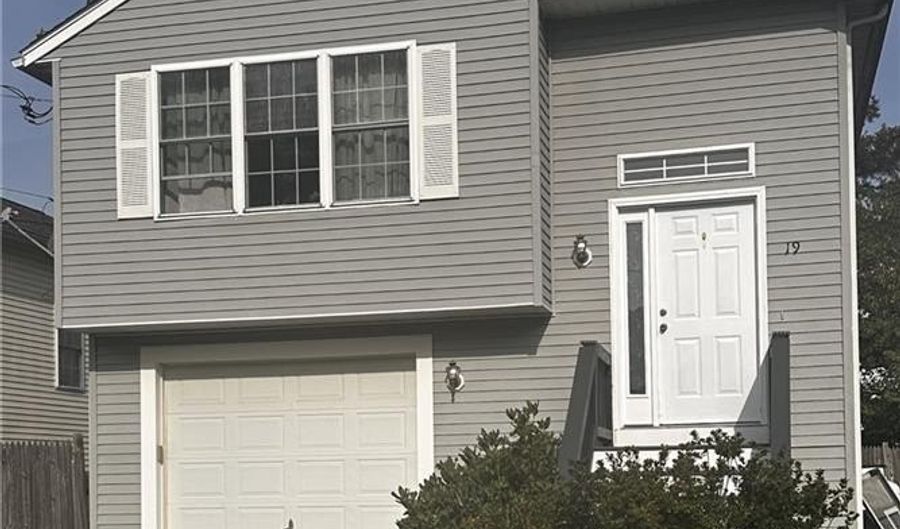 19 Marques St, Cumberland, RI 02864 - 3 Beds, 2 Bath