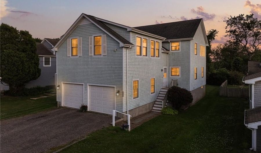 110 HOUSTON Ave, Narragansett, RI 02882 - 3 Beds, 3 Bath