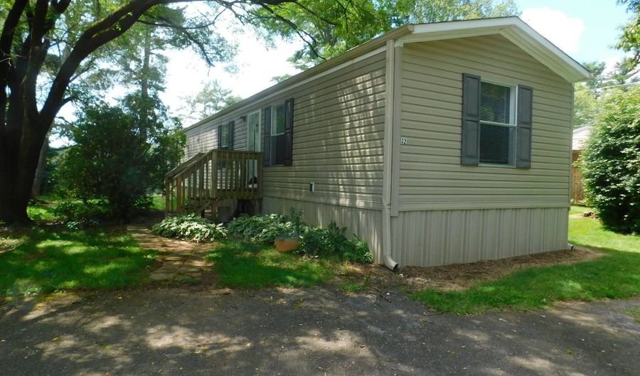 32 Freemont Rd, Asheville, NC 28806 - 2 Beds, 2 Bath