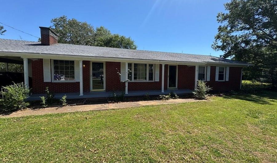 105 Able St, Big Sandy, TN 38221 - 3 Beds, 1 Bath