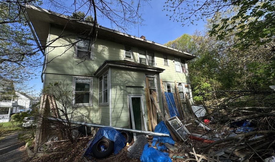 44-46 Grenelle St, Bridgeport, CT 06606 - 6 Beds, 4 Bath