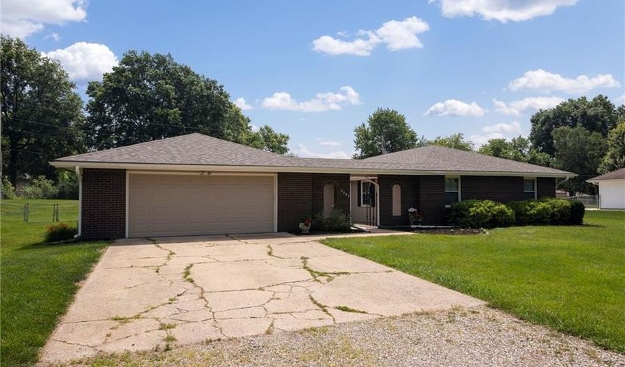 2207 N 154th Ter, Basehor, KS 66007 - 4 Beds, 3 Bath