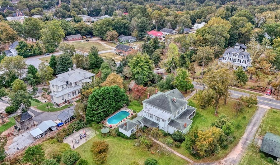 506 N Main St, Abbeville, SC 29620 - 6 Beds, 5 Bath
