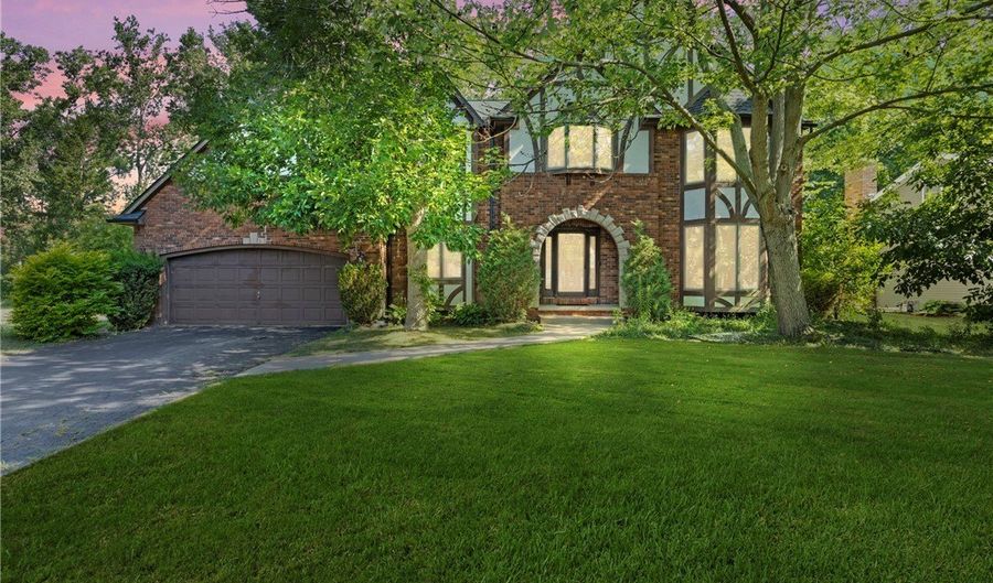 81 Plumwood Ct, Amherst, NY 14051 - 4 Beds, 3 Bath