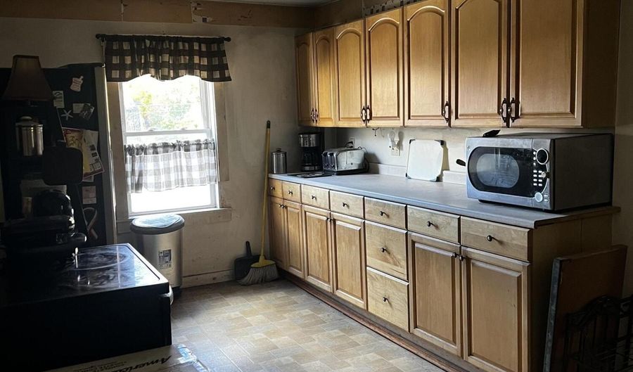 6 Crooker St, Bath, ME 04530 - 4 Beds, 2 Bath