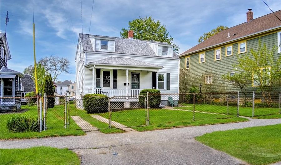 153 Mt Hope Ave, Bristol, RI 02809 - 2 Beds, 1 Bath