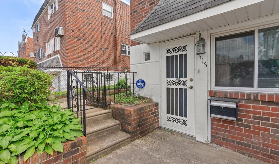 7316 VALLEY Ave, Philadelphia, PA 19128 - 3 Beds, 3 Bath