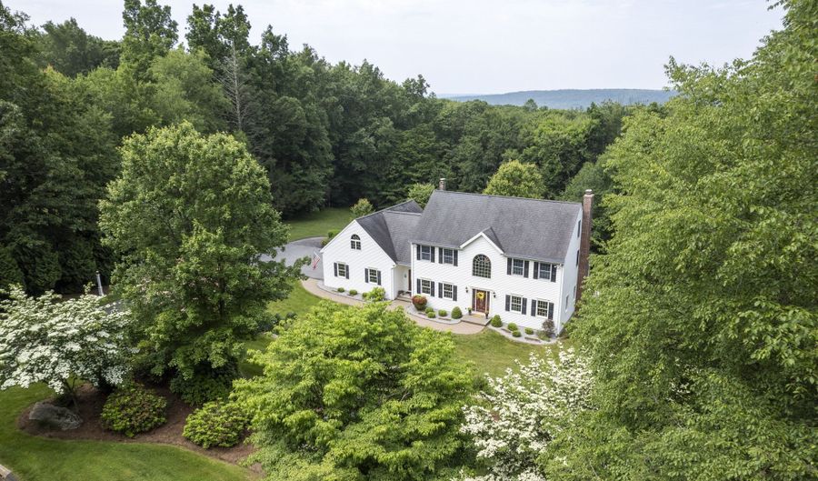 109 Andrew Dr, Canton, CT 06019 - 4 Beds, 5 Bath