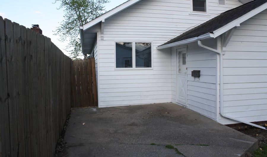 149 S. Fourth St, Albion, IL 62806 - 3 Beds, 1 Bath