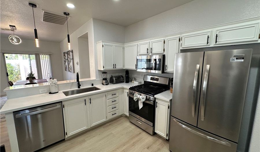 9825 Garamound Ave, Las Vegas, NV 89117 - 3 Beds, 2 Bath