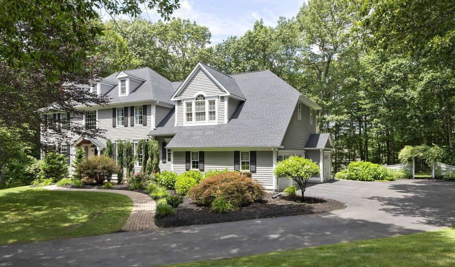 134 Kingswood Dr, Avon, CT 06001 - 4 Beds, 4 Bath