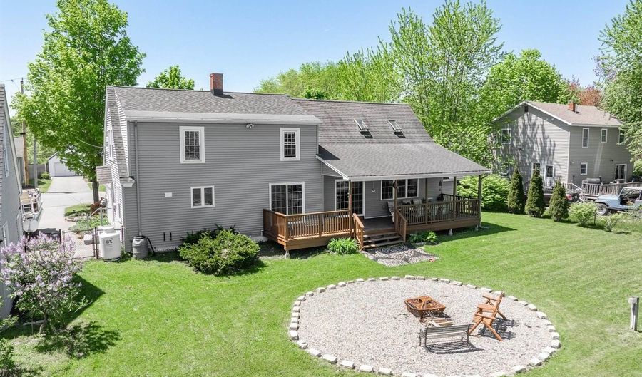 15 Fairfax St, Bangor, ME 04401 - 3 Beds, 2 Bath