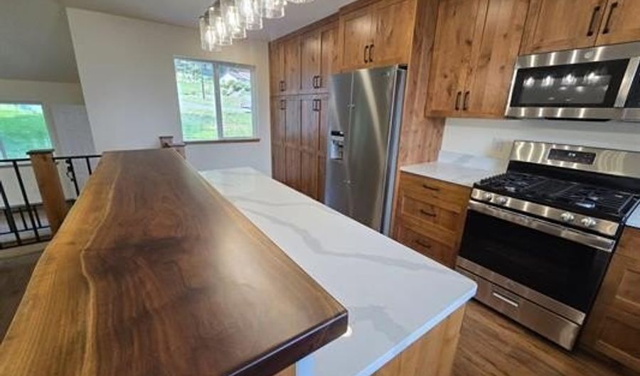 6894 Wild Rose Ln, Bonners Ferry, ID 83805 - 3 Beds, 2 Bath