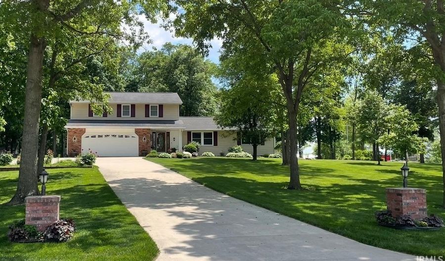 2422 W 700 S, Berne, IN 46711 - 4 Beds, 2 Bath