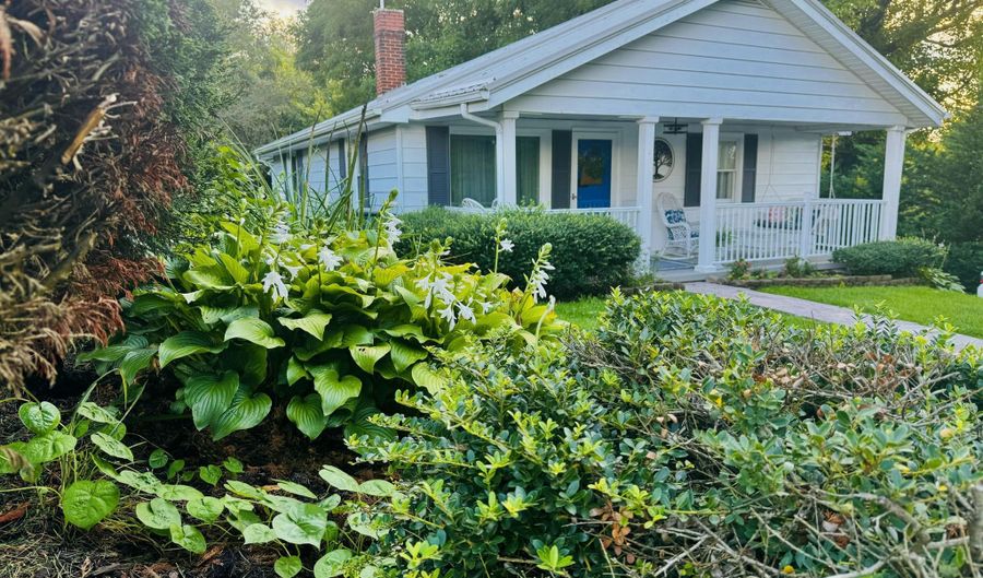 213 Campbell St, Abingdon, VA 24210 - 3 Beds, 2 Bath