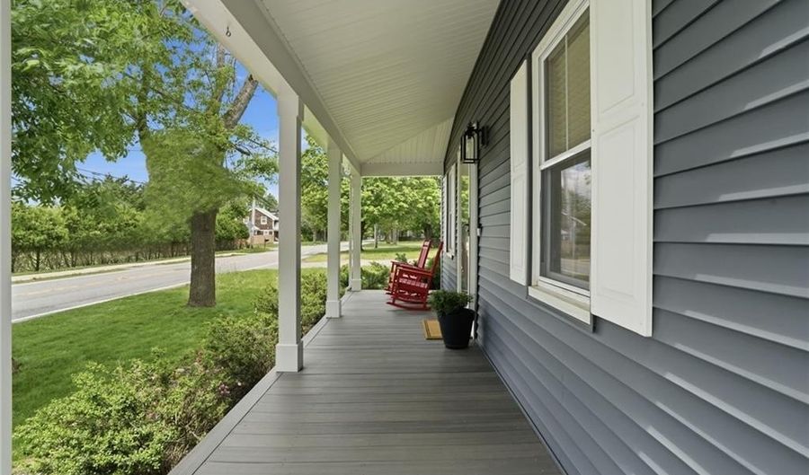 91 Sowams Rd, Barrington, RI 02806 - 3 Beds, 3 Bath