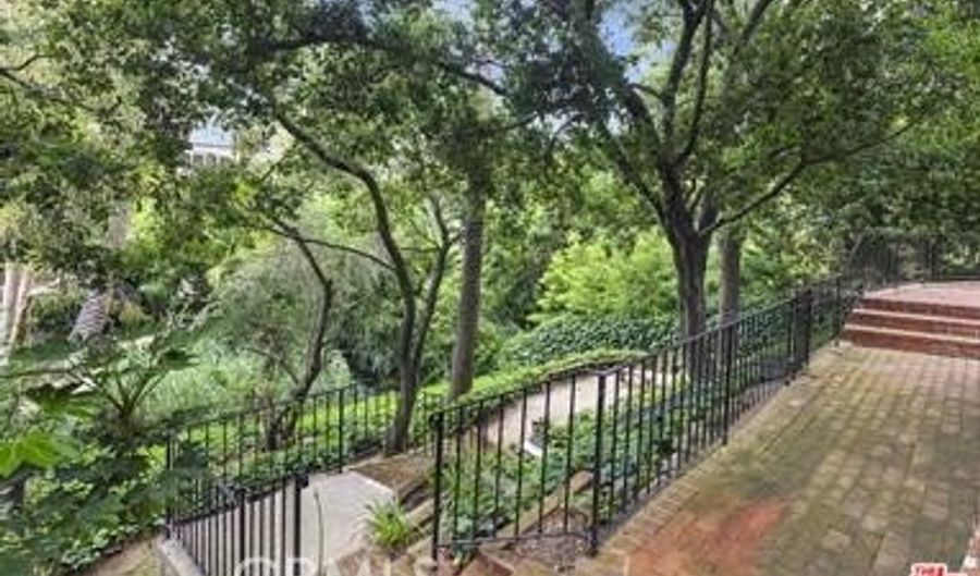 16531 Las Casas Pl, Pacific Palisades, CA 90272 - 0 Beds, 0 Bath